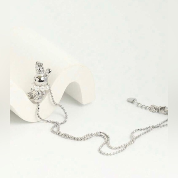 Rabbit Design Artificial Pearl Necklace - Picture 3 of 7